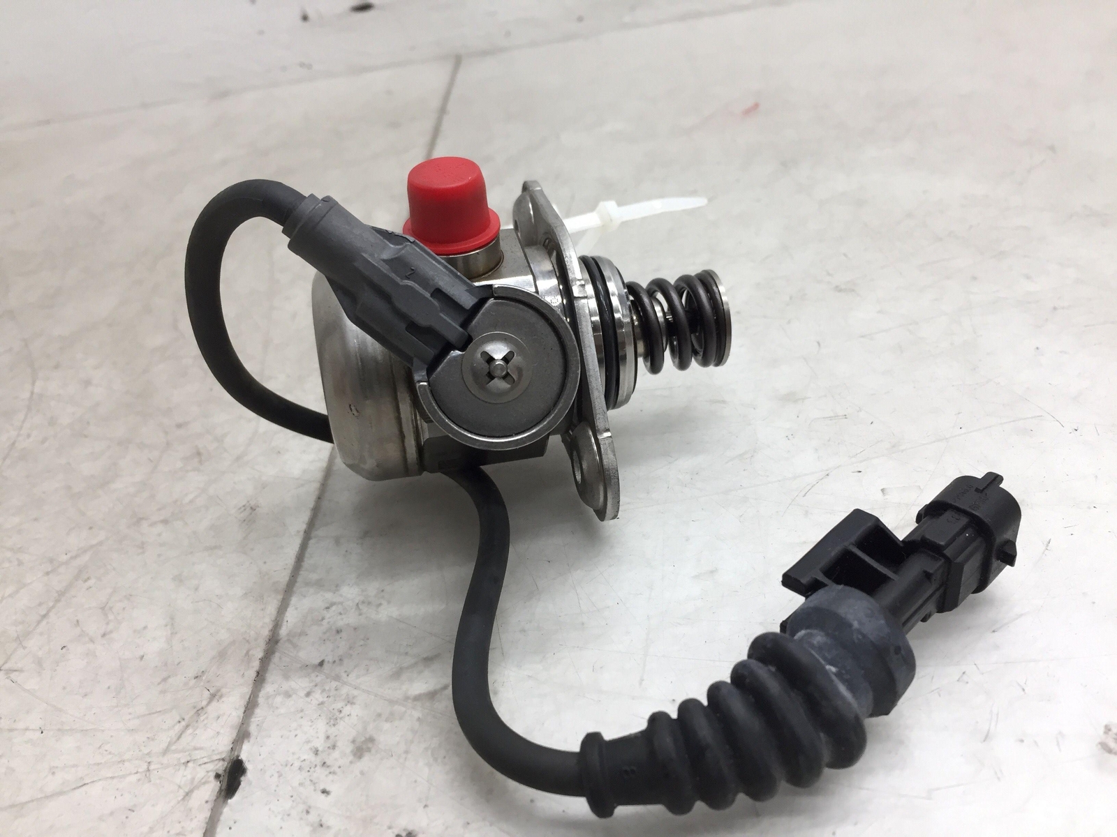 FERRARI GTC4LUSSO 6.3L V12 LEFT ENGINE HIGH PRESSURE FUEL INJECTION PUMP 290032