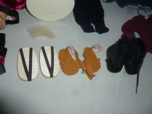 LOTE EN CAJA DE MUÑECAS Y ACCESORIOS GOTZ PUPPENFABRIK VICKY GmbH ROPA RARA ALEMANIA > - Imagen 4 de 12
