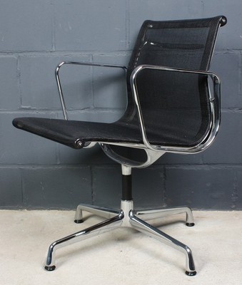Vitra Alu Chair Charles Eames drehbar Stuhl EA 108 schwarz mit Netzgewebe Chrom