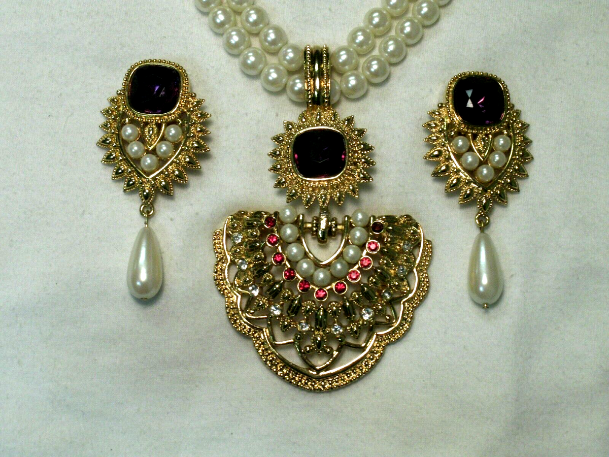 J Haveri Elizabeth Taylor Avon Imperial Elegance Pendant Necklace &Earrings Set