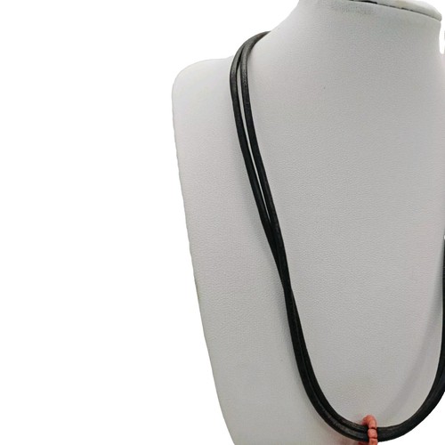 Collar para mujer estilo concha boho colgante color coral con cuerda de cuero marrón - Imagen 3 de 8