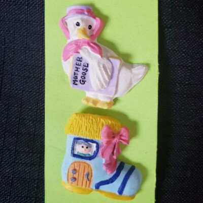 2x LaMode Nursery Rhyme Buttons Mother Goose & The Old Woman Who Lived in a Shoe