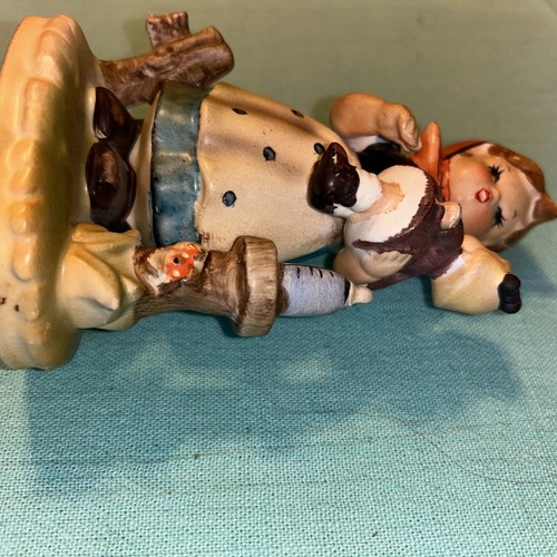 Wales Girl Figurine - Picture 3 of 4