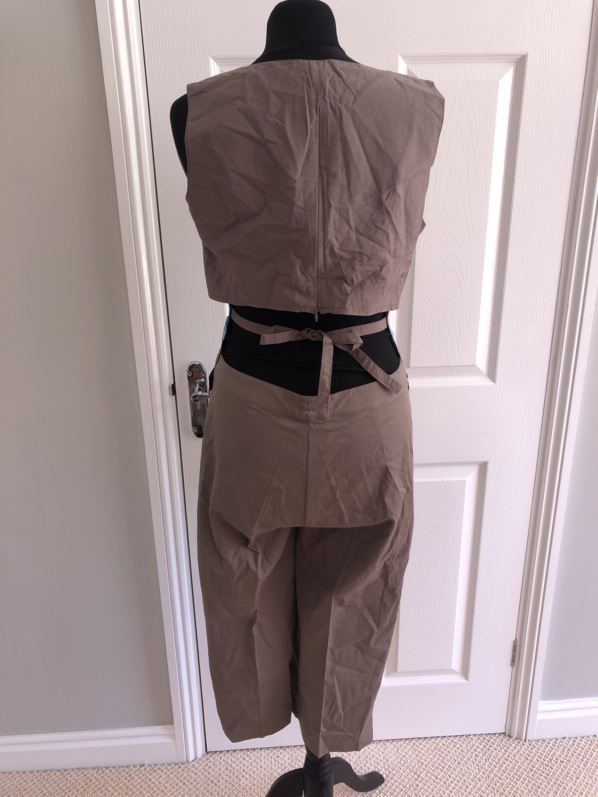 More & More ladies khaki green sleeveless top trousers outfit set EU 42