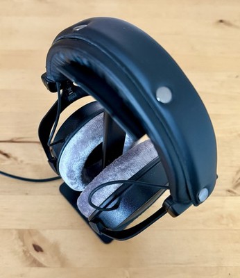 Beyerdynamic DT 990 Pro 250 Ohm inkl. Kopfhörerständer Schwarz WIE NEU