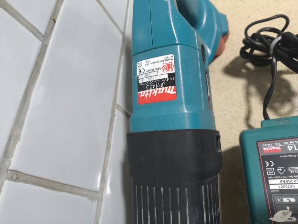 Makita JR140D Reciprocating Saw + Charger and battery great condition rare - Image 4 of 4