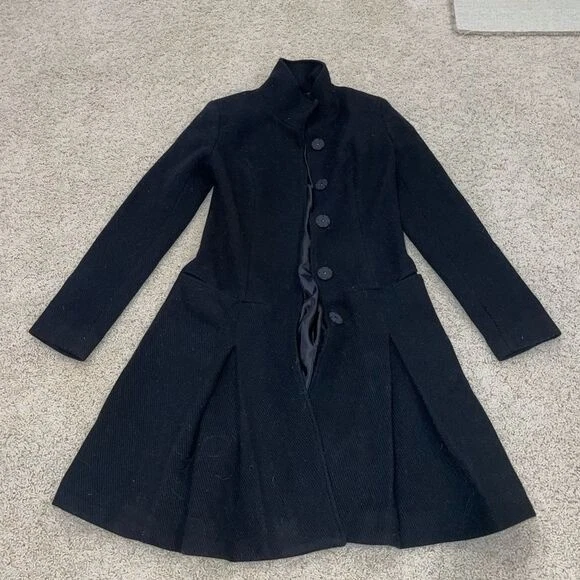 全新 Tinley Road Fit and Flare 褶饰纽扣风衣 黑色 — 第 2/4 张图片