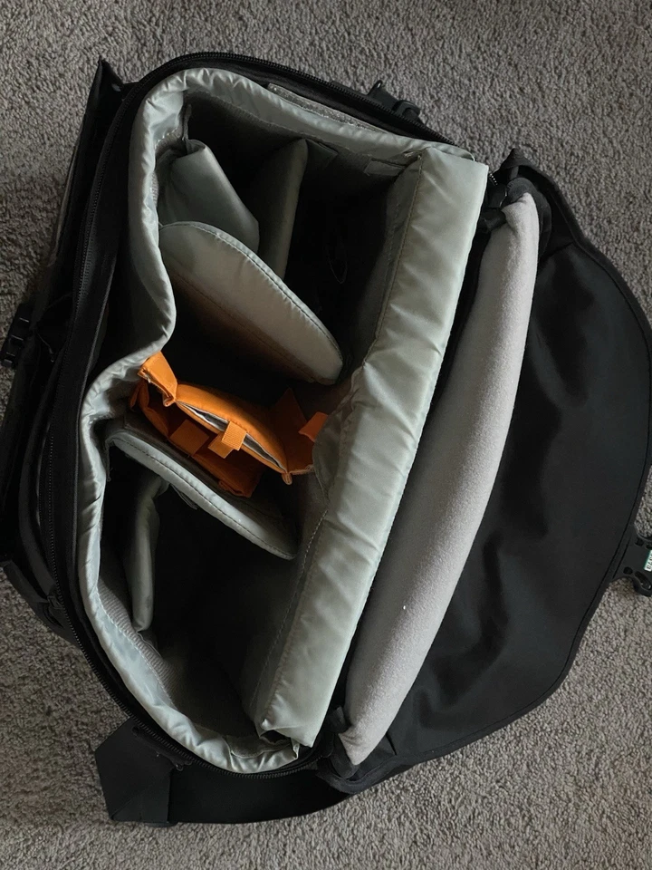 Lowepro Stealth Reporter 650AW Black Professional Camera Bag with Rain Cover - Image 2 of 4