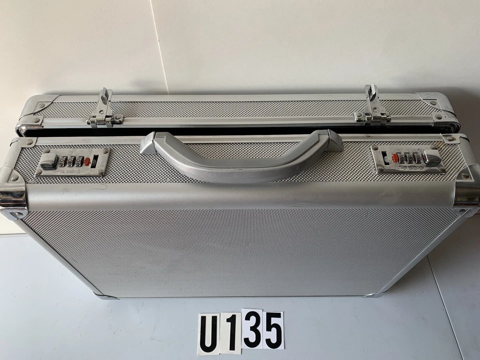 Maletín acolchado Solo Fifth Avenue Attache de aluminio vintage Foto 2 de 4