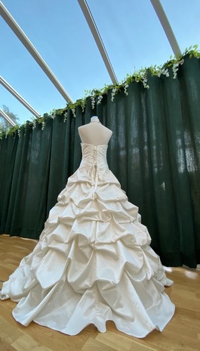 Wedding Ball Gown Sweetheart Neckline Crystal Embellished Ruffle Size 12 UK - Picture 6 of 17