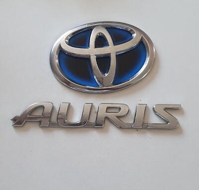 Genuine Toyota Auris Hybrid Rear Boot Lid Toyota Embelm Badge 12-18 7540312040
