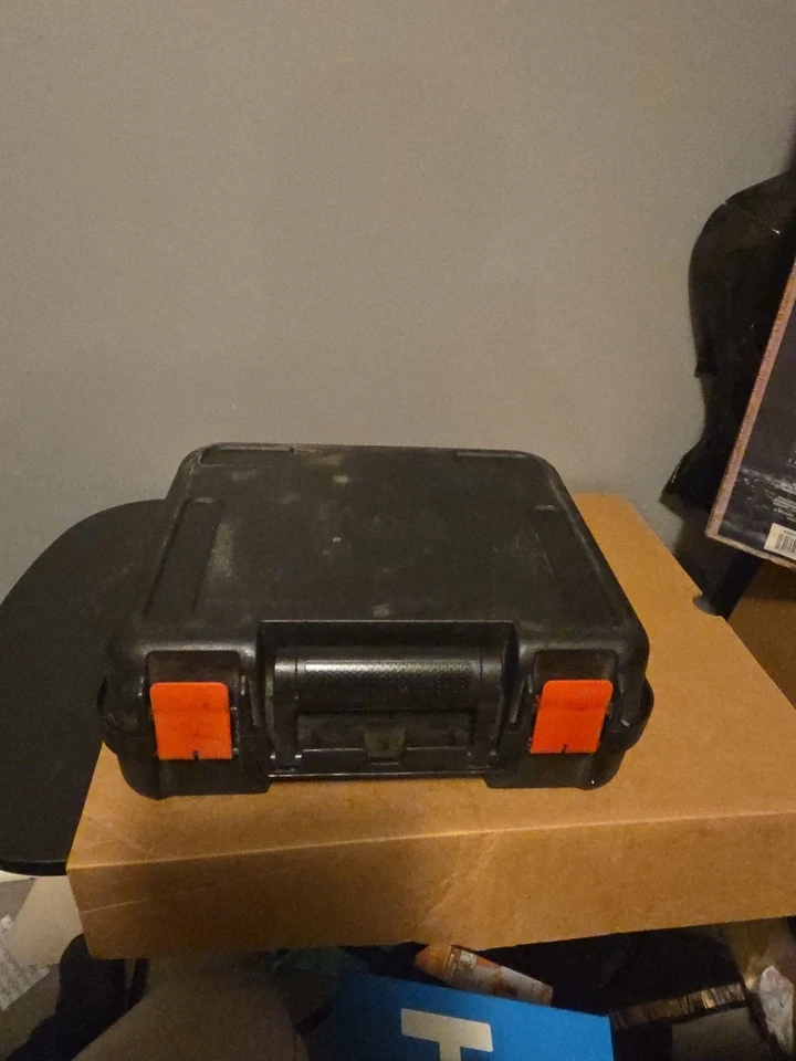 Taladro Black & Decker 14,4 voltios, linterna, 2 baterías y 2 cargadores todo funcionando Foto 4 de 4