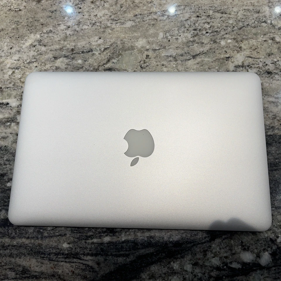 Apple MacBook Air 11.6" (128GB SSD, Intel Core i5 5th Gen., 1.30 GHz, 4GB)... - Image 4 of 4