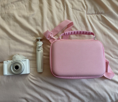 Sony ZV-1F White Vlogging Camera Bundle (Includes Tripod and Case)