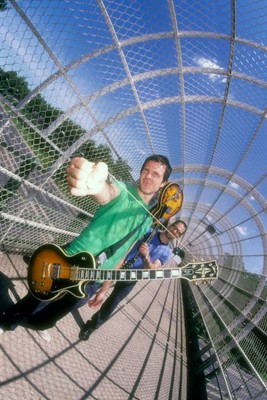 Guitarists Walter Schreifels Ian Love band Rival Schools appear in- Old Photo 25