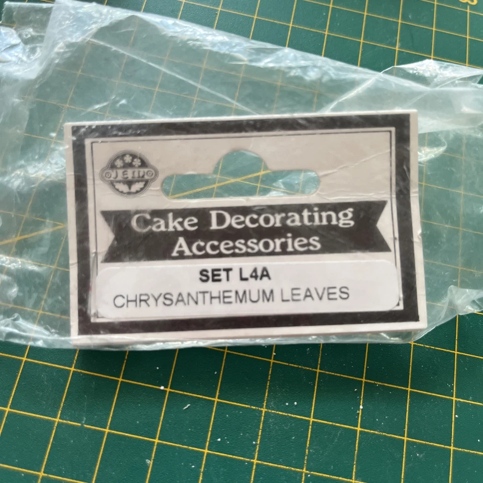 Set of 2 chrysanthemum leaf cutters by Jem - Image 4 of 4