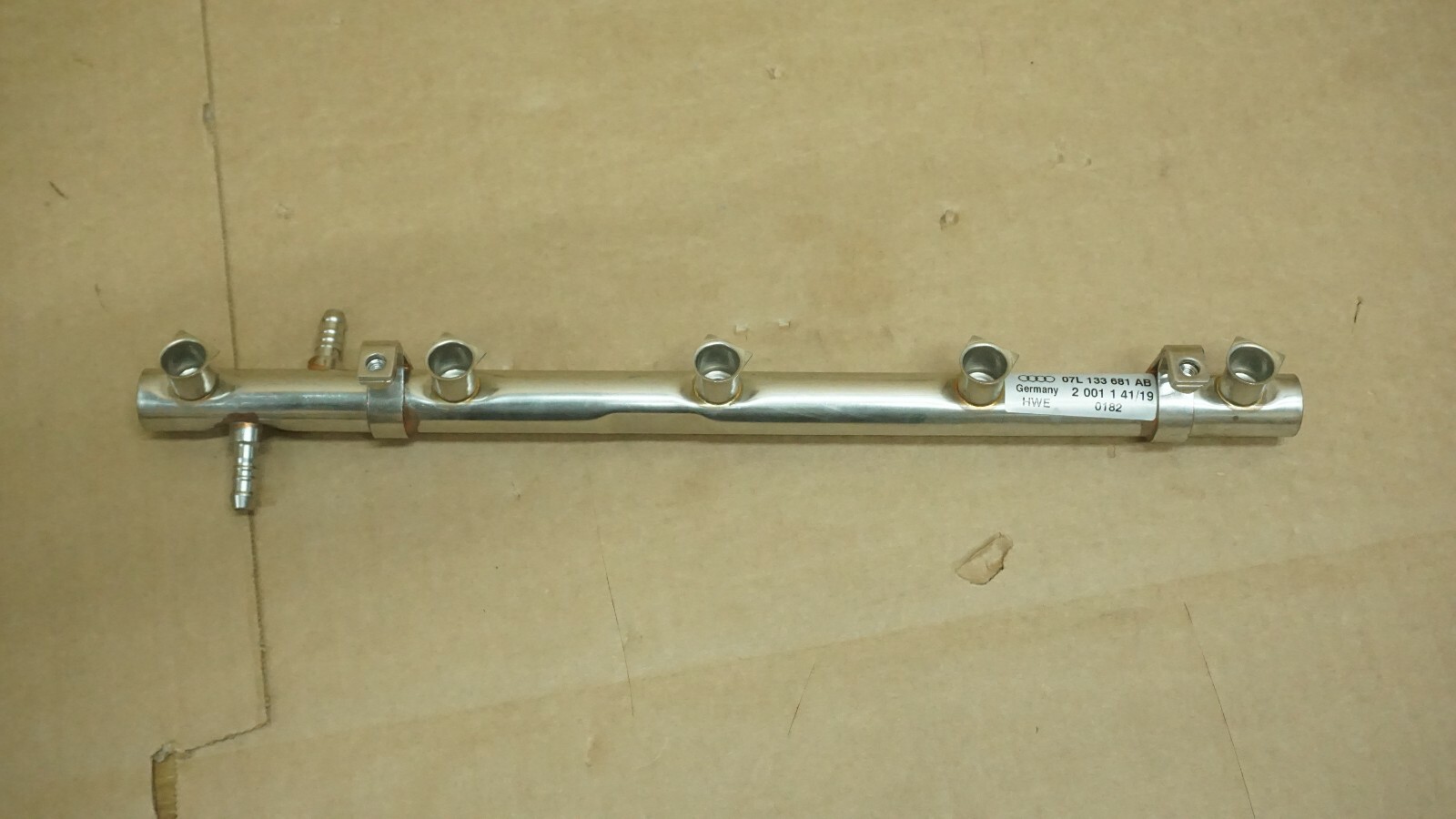 2018 AUDI R8 5.2L V10 RIGHT SIDE GASOLINE ENGINE FUEL INJECTOR RAIL RAMP OEM 18