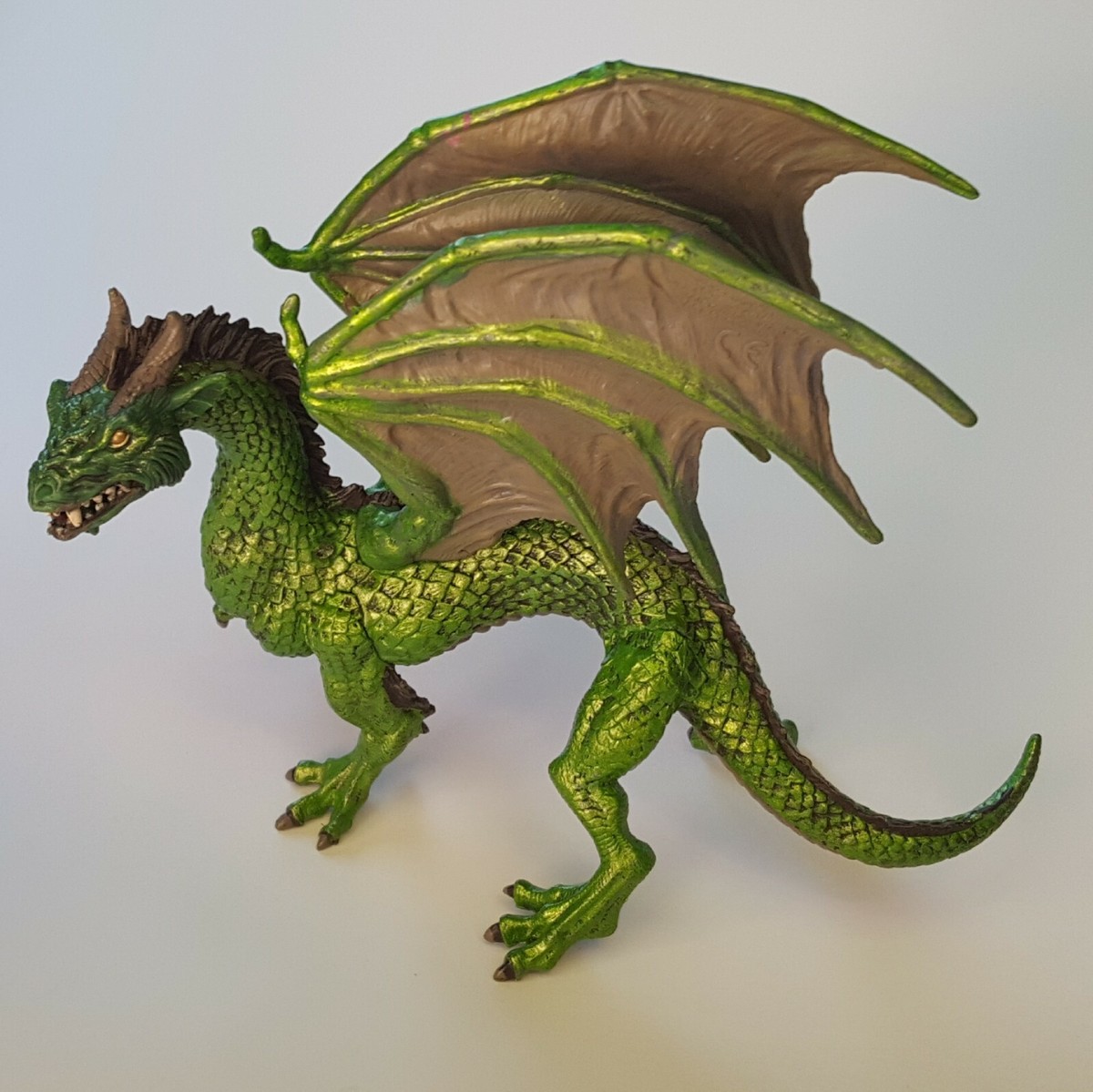 Green Forest Dragon w Wings Medieval Fantasy Beast Figure 2010