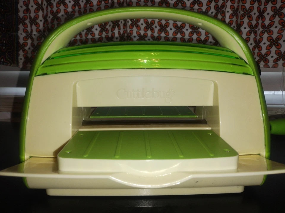 Cricut Cuttlebug Die Cutting Embossing Machine Manual Crank Crafter NICE - Image 3 of 4