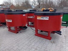 Zwangsmischer 800 L mit Randabstreifer und hydraulischem Antrieb Betonmischer