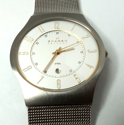 UNISEX QUARTZ SKAGEN DENMARK SLIM WHITE DIAL 233XLSGS BAND STEEL-MASH RUNS