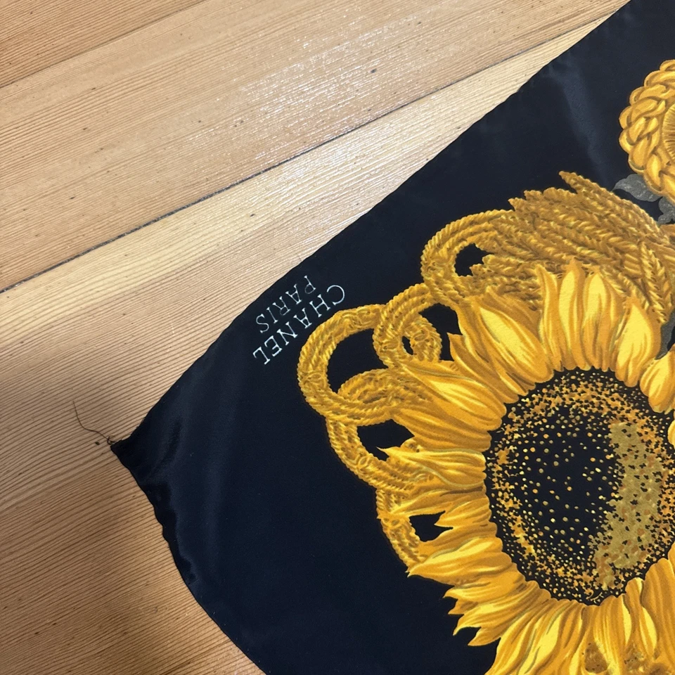 Bufanda de seda vintage Chanel otoñal girasoles Foto 3 de 3