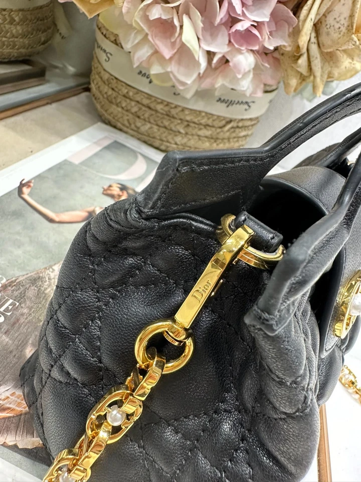 Mini bolso de mano Christian Dior negro Cannage acolchado piel de becerro dorado con cierre de perlas Foto 3 de 4