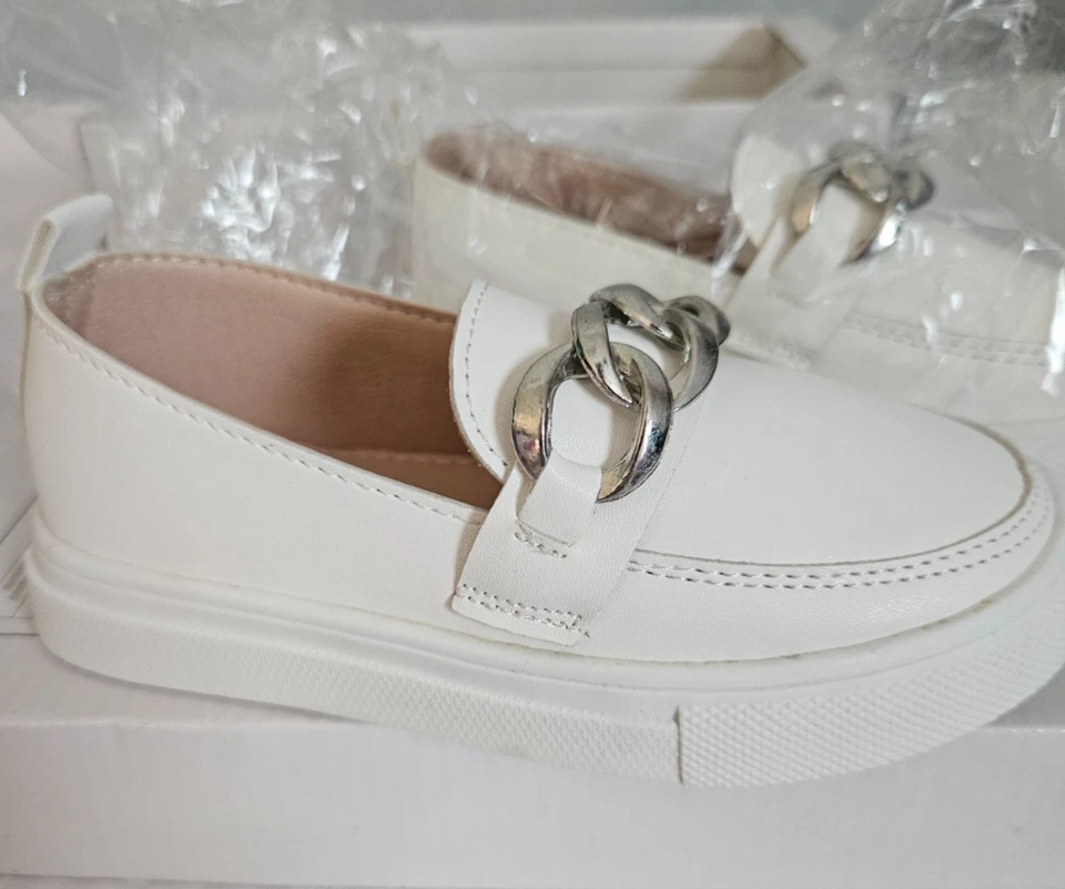 Mocasines blancos con decoración de metal plateado para niños/ Talla US 8/8.5 Mocasines para niños/ Zapatos/ Foto 4 de 4
