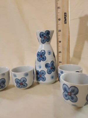 VTG Japanese Saki Tea 5 Piece Set Bottle 4 Cups Blue White Flowers