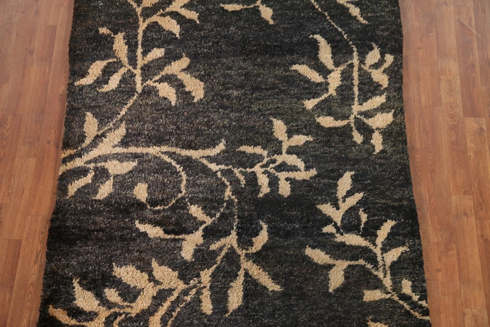 Alfombra oriental marroquí negra/beige con estampado natural alfombra de yute anudada a mano de 5'x7' Foto 3 de 4