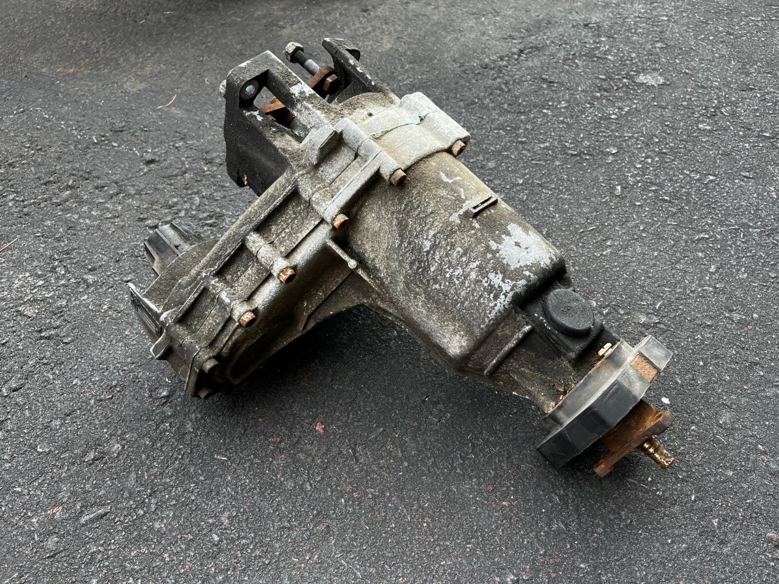 BMW OEM E30 8891 325ix AWD ZF Transfer Case Auto Trans A95 for sale