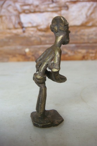 Antigua figura africana de bronce hecha a mano que representa diferentes actividades humanas Nº2 - Imagen 9 de 12