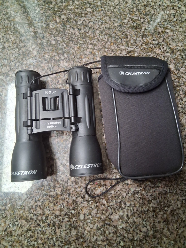 Celestron Focusview 16X32 Binoculars /Case - Image 2 of 2