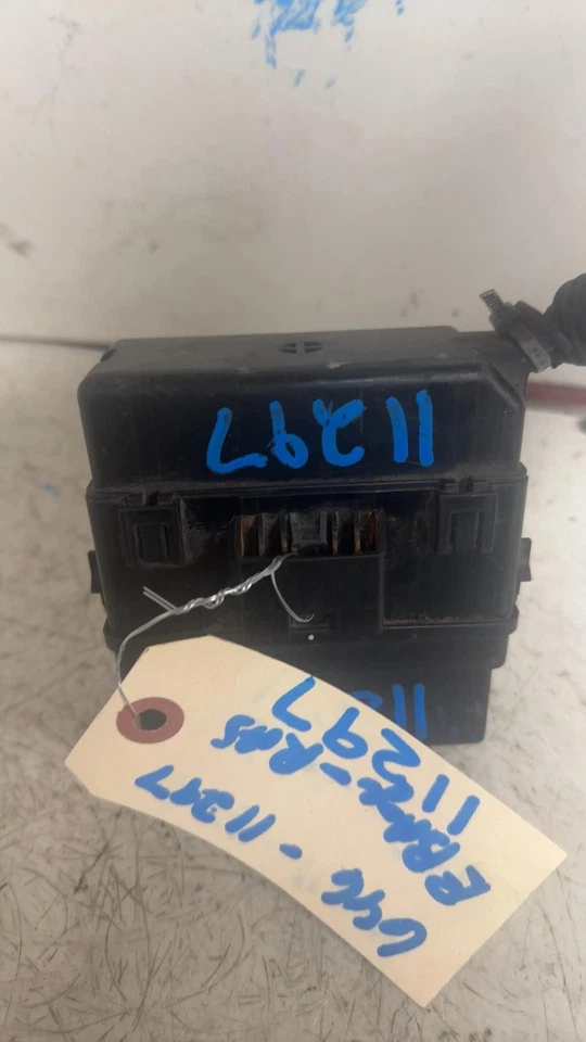 Caja de fusibles motor Mitsubishi Outlander 2007-2009 Foto 4 de 4