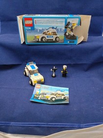 LEGO CITY: Police Car (7236) Used 100% complete w/instructions.  W/ Original box