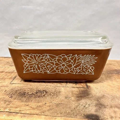 Pyrex 502 Woodland Pattern Brown Refrigerator Dish with Lid Vintage USA 1.5 pint