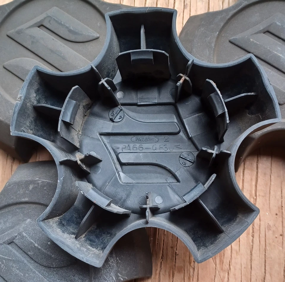 Juego de 4 tapas centrales Suzuki Grand Vitara, negro, 2006-2013 número de pieza PA66 GF30 Foto 3 de 3