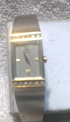 Seiko Quartz Watch Women 1F20-0AF0 Crystal Bezel Silver Bracelet Coil Repair