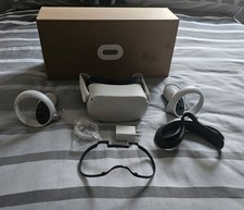Meta Quest 2 Virtual Reality , Controllers , Charger , Glasses Extender