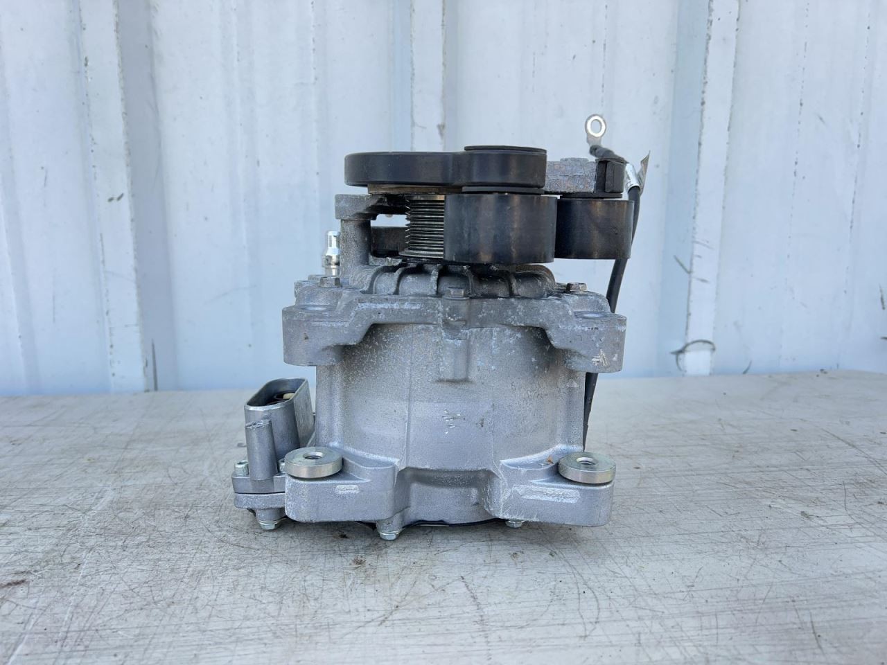 BMW i8 2014-2017 Alternator