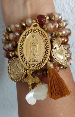 semanario de virgen  de guadalupe artesanal chapa de 14 k  7 pulseras hand made.