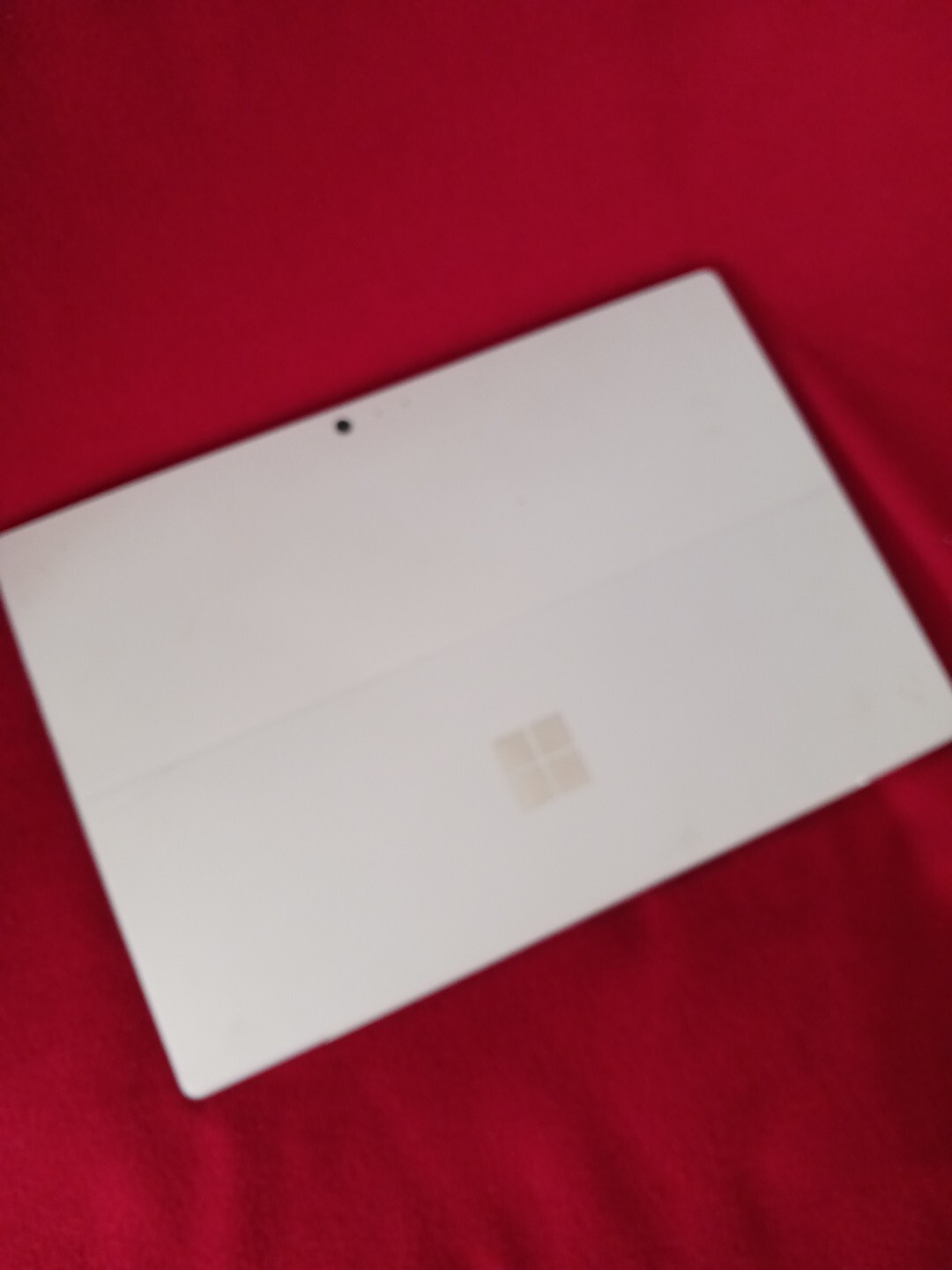 Microsoft Surface Pro 4 (8GB ,Intel I56300u , 256GB) Silver *Read