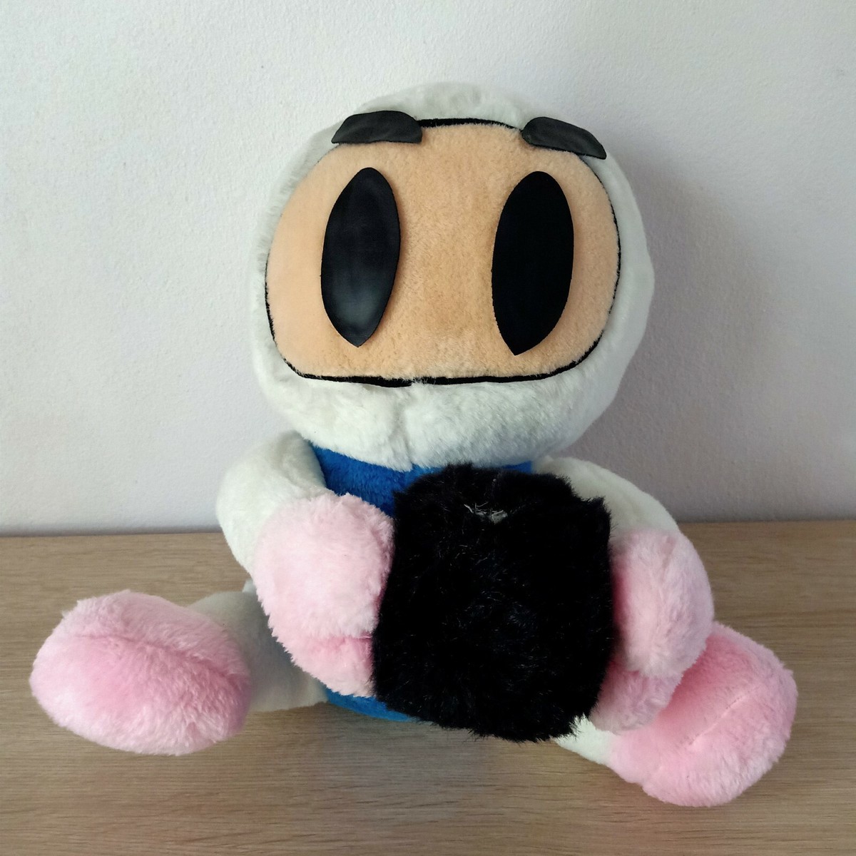 White Bomberman Super JUMBO Fuzzy Plush Doll Vintage SEGA Prize