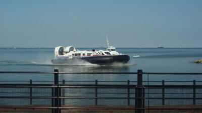 Foto 6x4 Hovercraft bei Ryde (2) Anflug auf die Ryde Endstation gesehen.T c2009