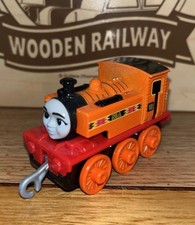 NIA  THOMAS FRIENDS TRAIN TRACKMASTER DIECAST PUSH ALONG   2018