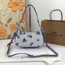 Borsa a tracolla Coach CR292 Teri 2 vie firmata tela stampa mirtillo nuova co...