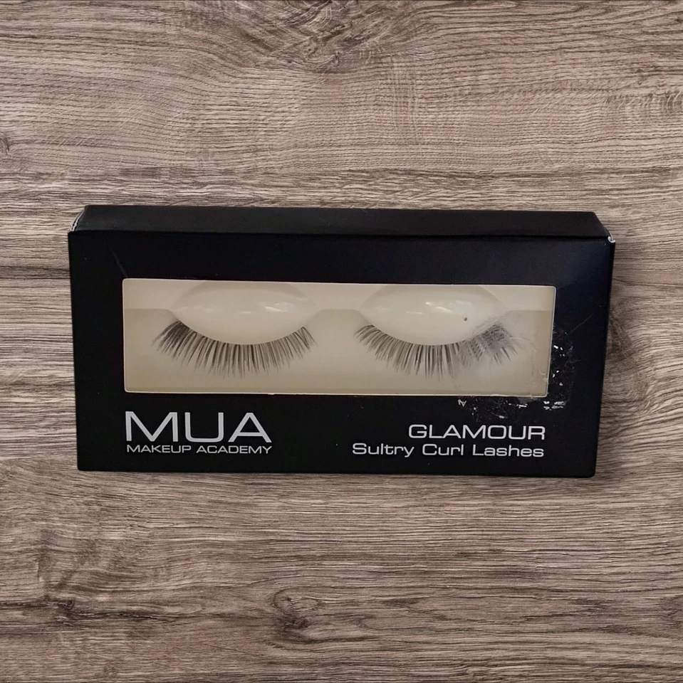 MUA Makeup Academy GLAMOUR SENSUAL PESTAÑAS RIZADAS Tira Falsa Pestañas 965245 NEGRAS Foto 3 de 4