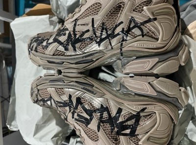 Graffiti Runner Sneakers in Mesh & Nylon - MEN US 9= EUR 42