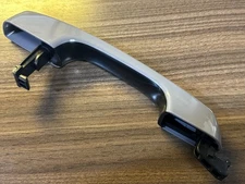 NEW OEM HYUNDAI VENUE 2020-2026 PASSENGER FRONT OR REAR UNPAINTED DOOR HANDLE