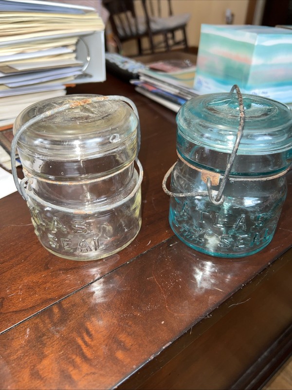 2  1/2 Pint Atlas E-Z Seal , One Aqua and  One Clear 